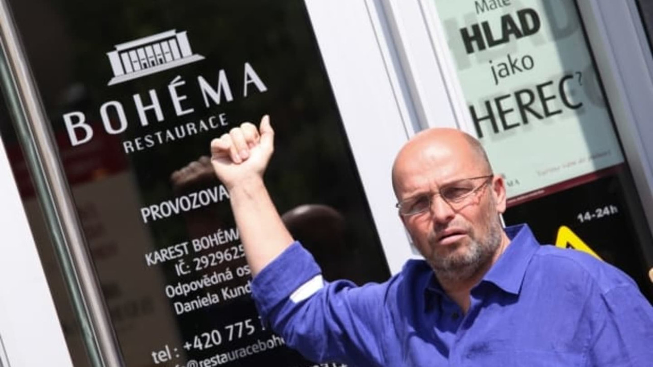 Už dost, šéfe! backdrop