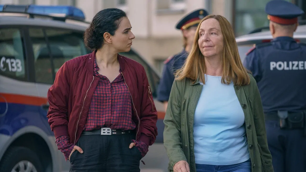 Die Fälle der Gerti B backdrop