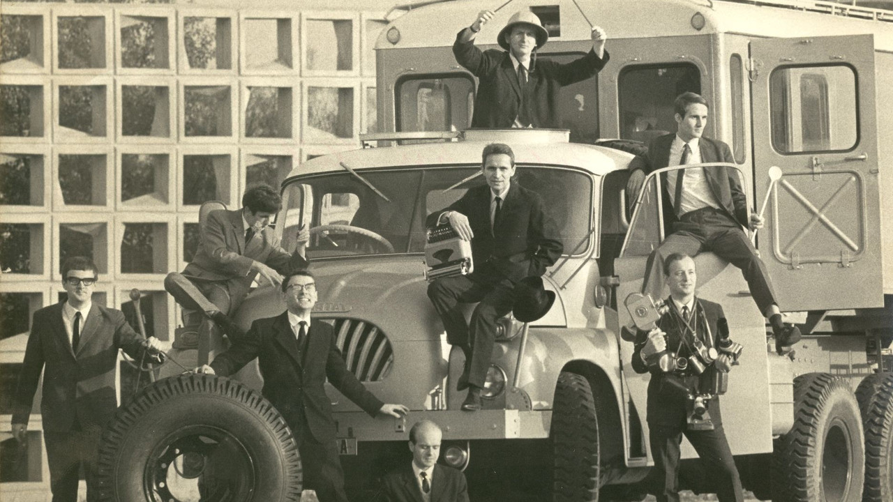 Expedice Lambarene backdrop