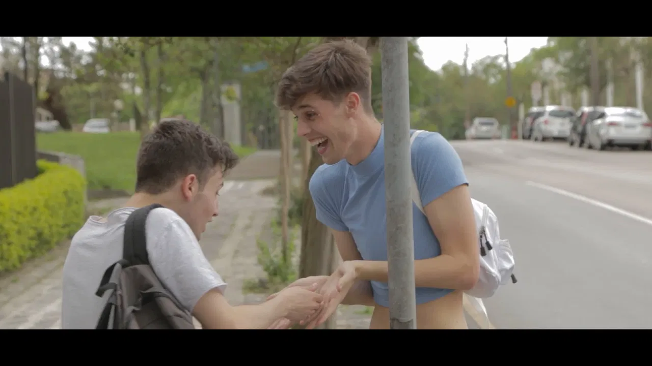 Amizade Inesperada backdrop