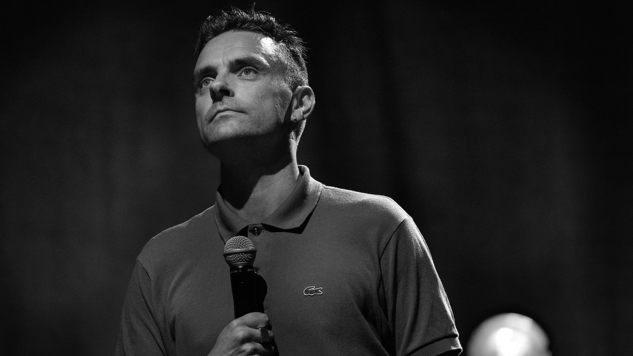 Simon Kvamm: Vandmand backdrop