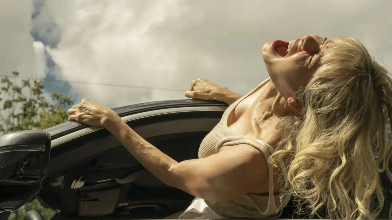 Lucy Grizzli Sophie backdrop