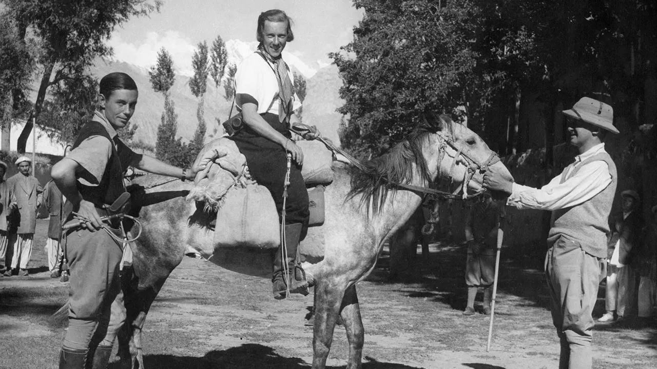 Les Voyages extraordinaires d'Ella Maillart backdrop