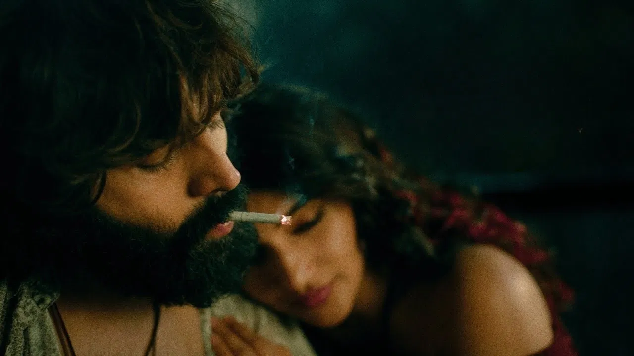 Tu Meri Zindagi Hai backdrop