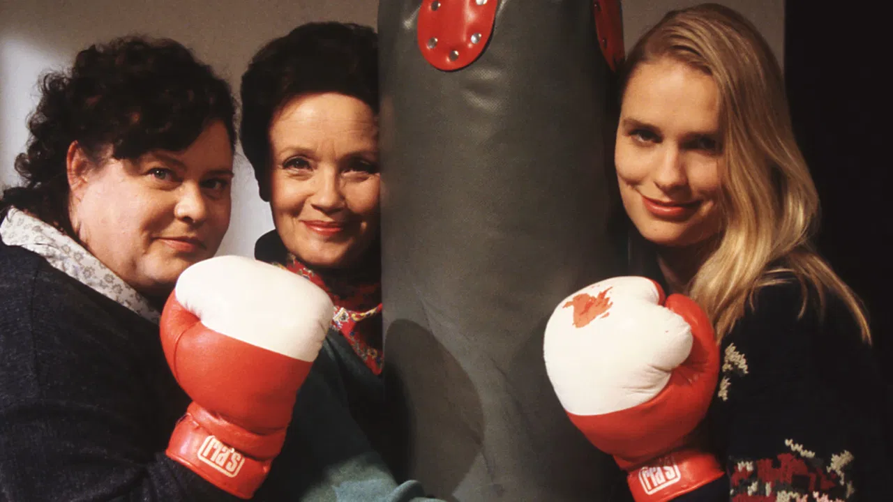 Heikompi astia backdrop