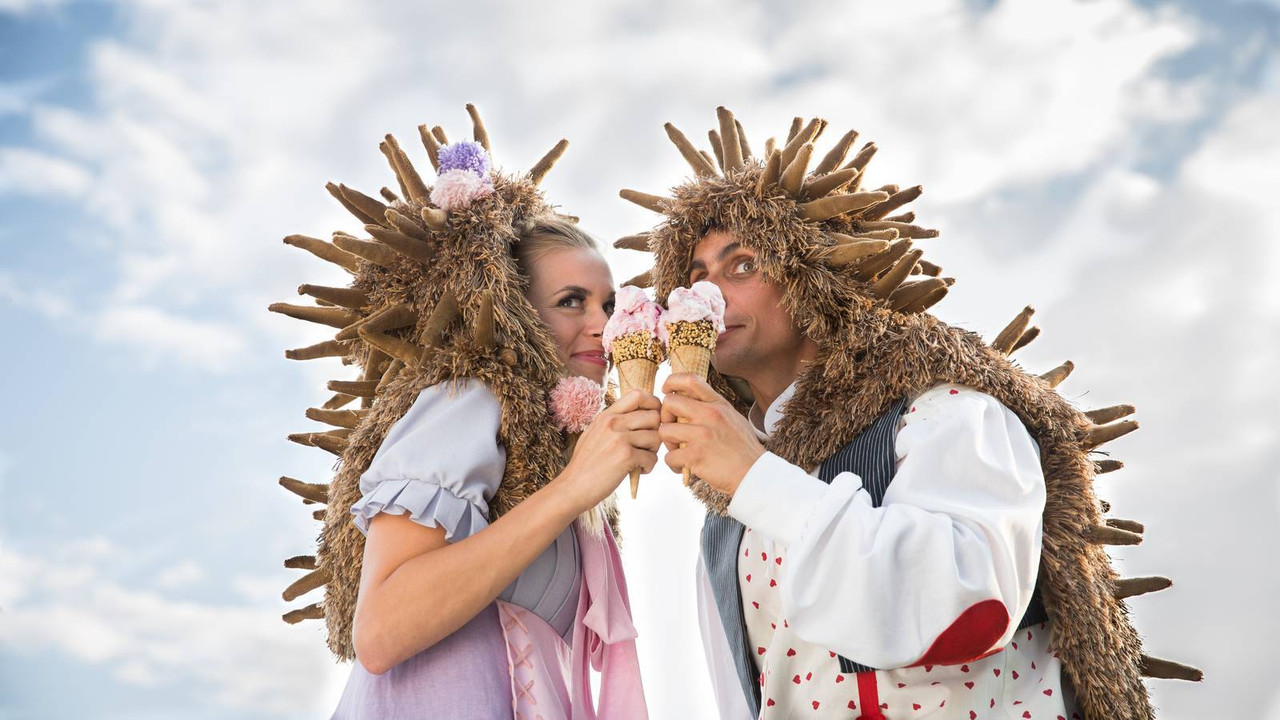 Singing Land and the Queen Harmony backdrop