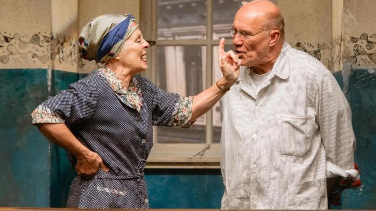 Ohnsorg Theater - Tratsch im Treppenhaus backdrop