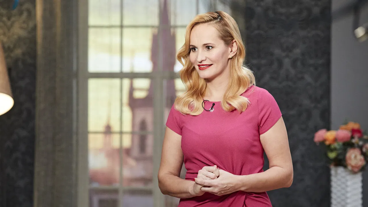 O 10 let mladší backdrop