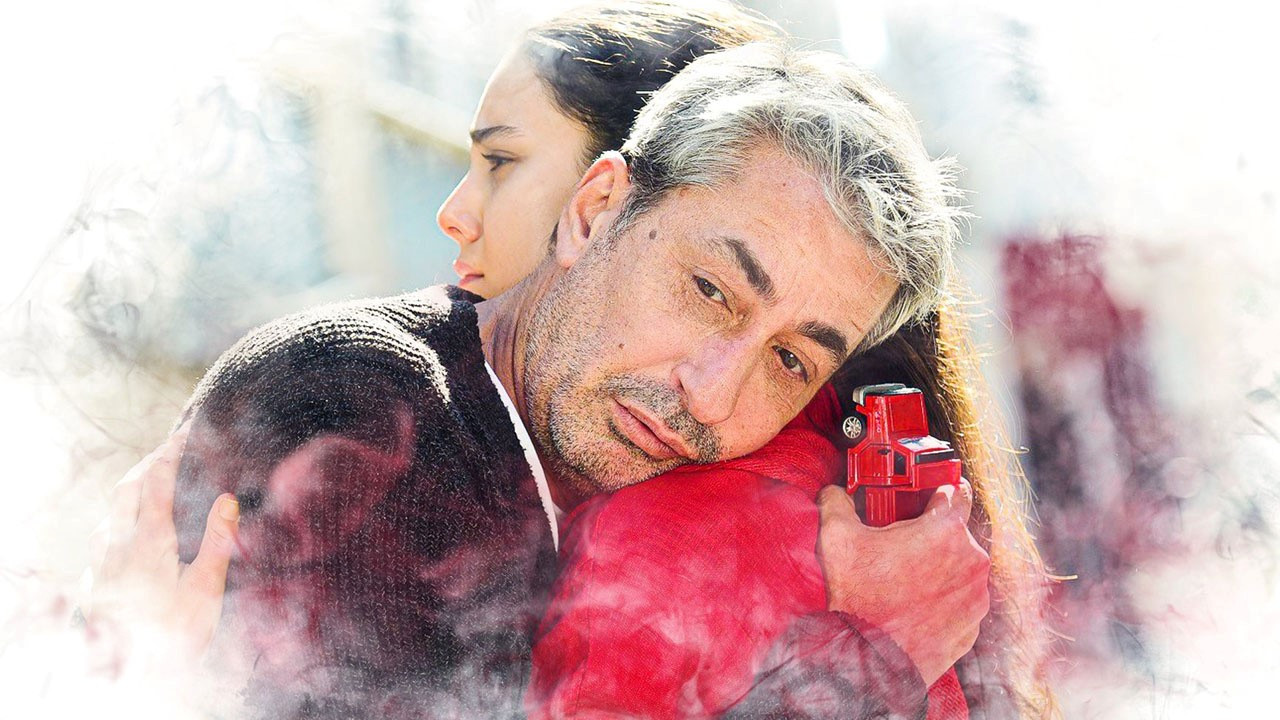 O Kız - That Girl backdrop