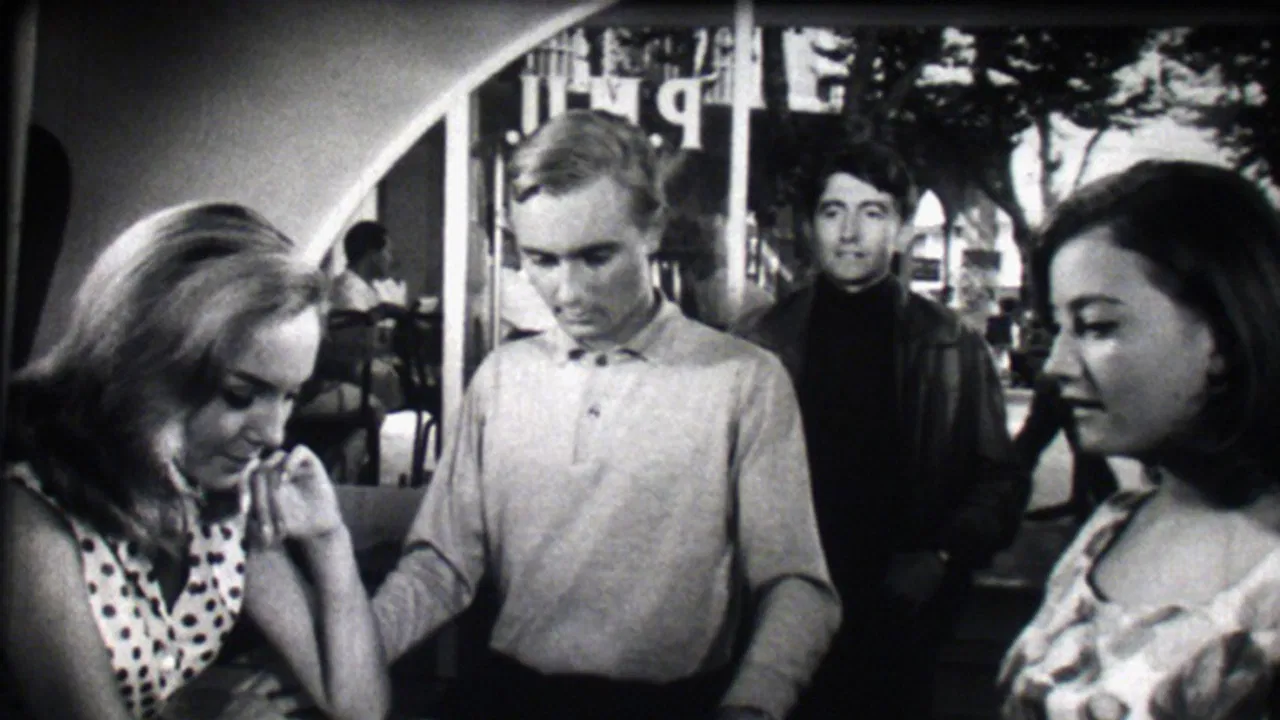 Le Train Bleu s'arrête 13 fois backdrop