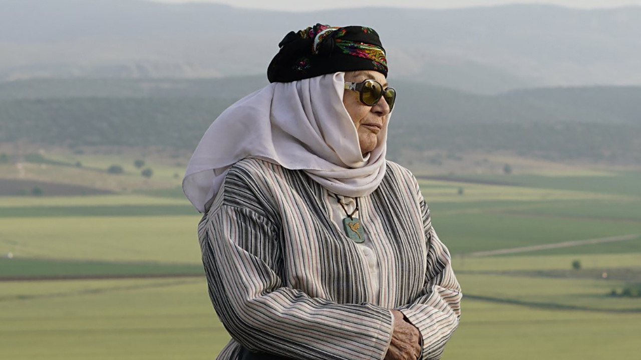 Mother Elif backdrop