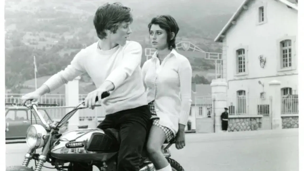 Les Sesterain ou le miroir 2000 backdrop