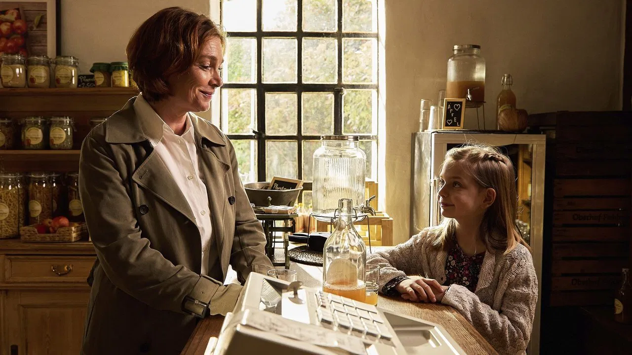 Eine mit Herz - Familiengeheimnisse backdrop