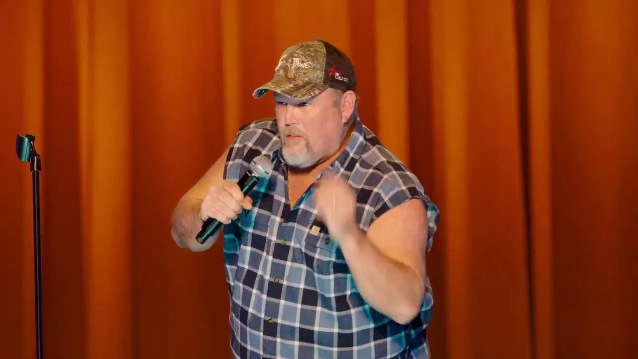 Larry the Cable Guy: Remain Seated backdrop