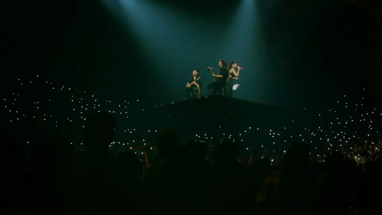 JAURIM, The Wonderland backdrop