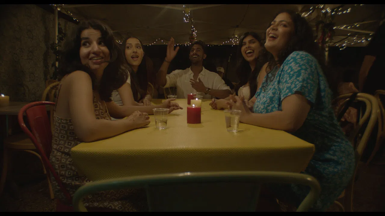 Like that DVD Screensaver backdrop