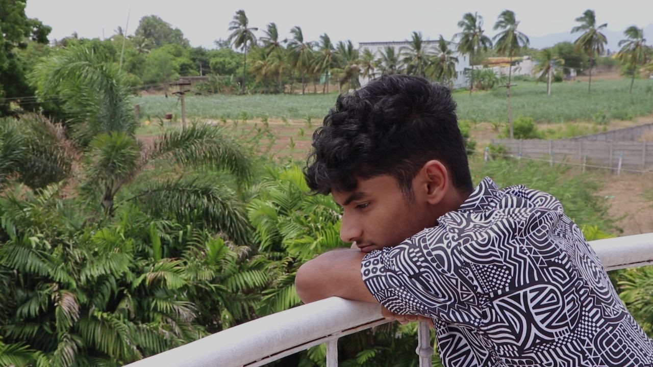 paar the uncertAinty of life backdrop