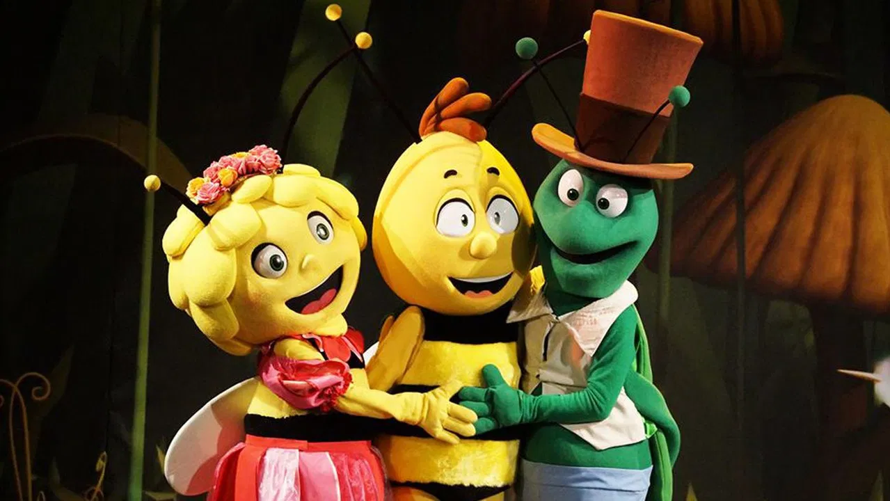 Maya De Bij: Plopsashow backdrop