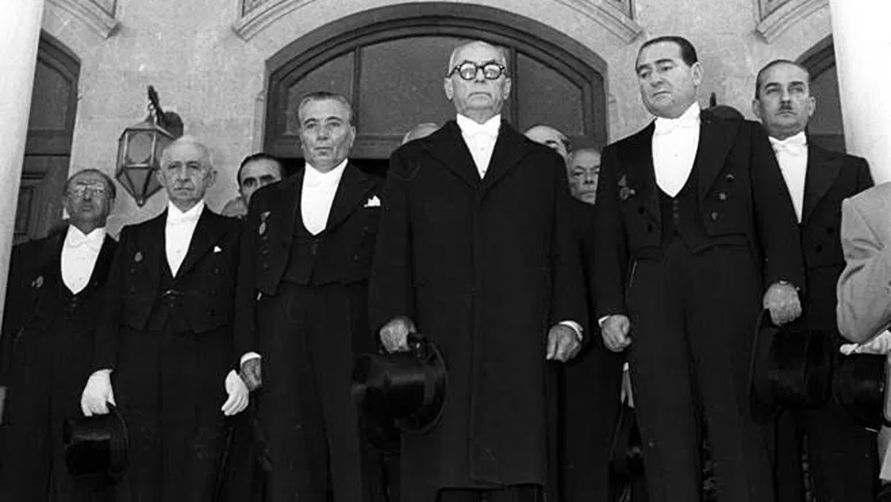 Demirkırat: Fight backdrop