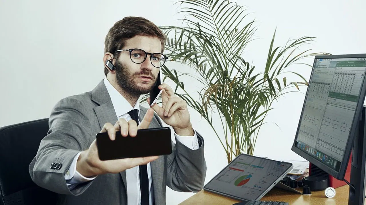 Thomas Wiesel travaille backdrop