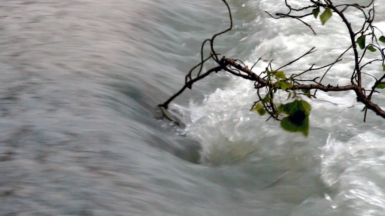 Il Fiume, A Ritroso backdrop
