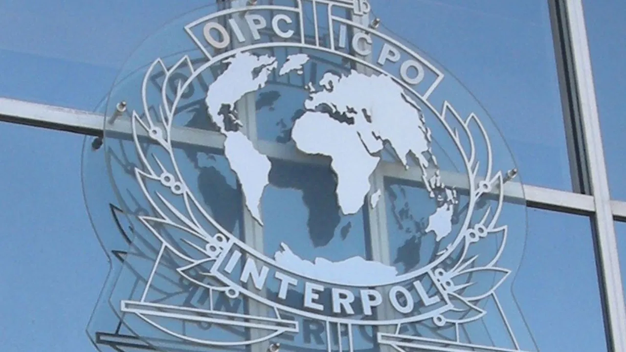 Interpol, une police sous influence ? backdrop