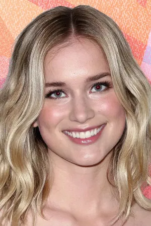 Elizabeth Lail photo