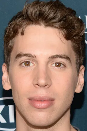 Jordan Gavaris photo