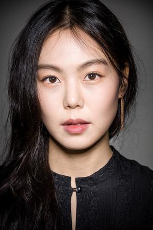 Kim Min-hee photo