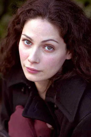 Joanne Kelly photo