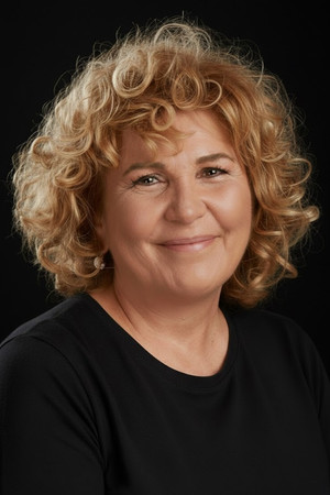 Gül Onat photo