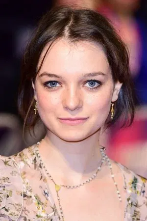 Esmé Creed-Miles photo