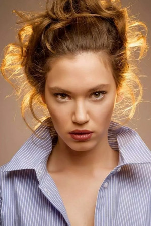 Melisa Şenolsun photo