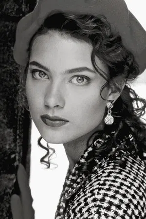 Shalom Harlow photo