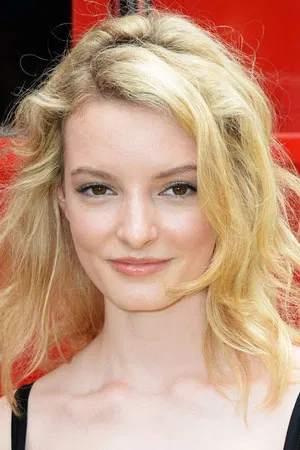 Dakota Blue Richards photo