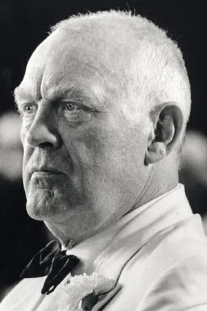 Joss Ackland photo