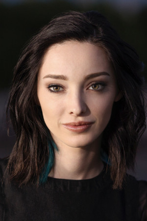 Emma Dumont photo