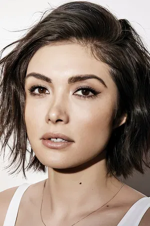 Daniella Pineda photo