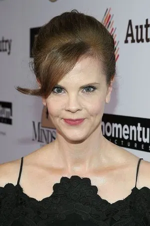 Kiersten Warren photo