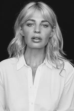 Chloe Farnworth photo