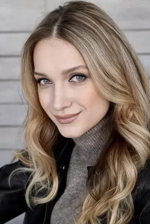 Polina Kutsenko photo