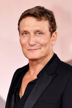 Oliver Masucci photo