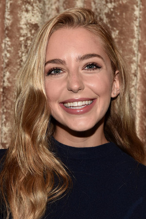 Jessica Rothe photo