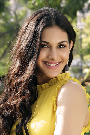 Amyra Dastur photo