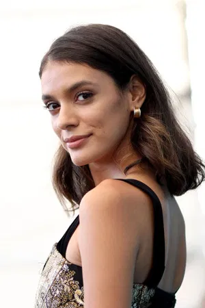 Laysla De Oliveira photo