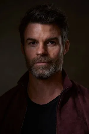 Daniel Gillies photo