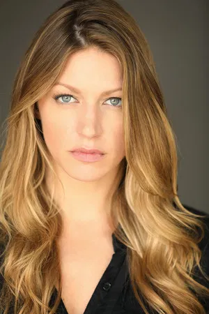 Jes Macallan photo