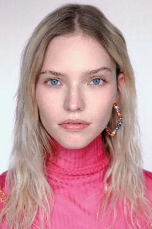 Sasha Luss photo