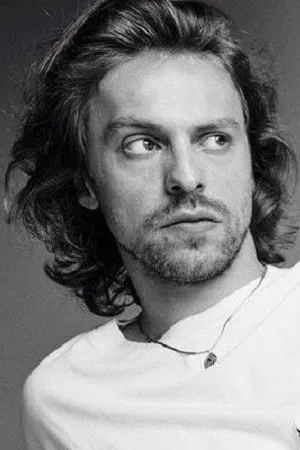 Metin Akdülger photo