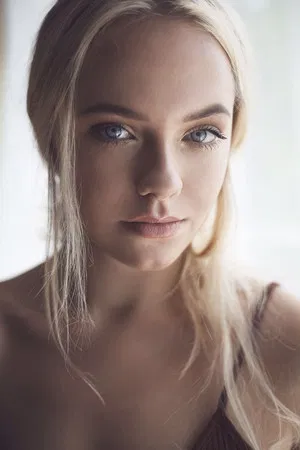 Ashley de Lange photo